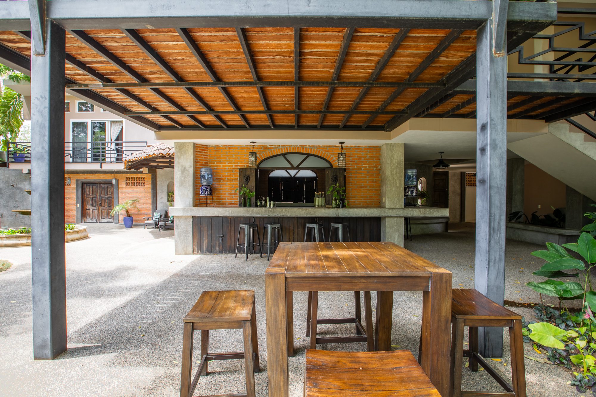 Estate outdoor bar